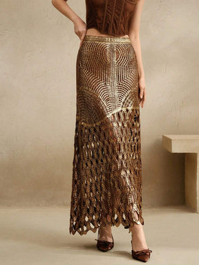 Saia Bordada com Folha de Ouro de Crochê