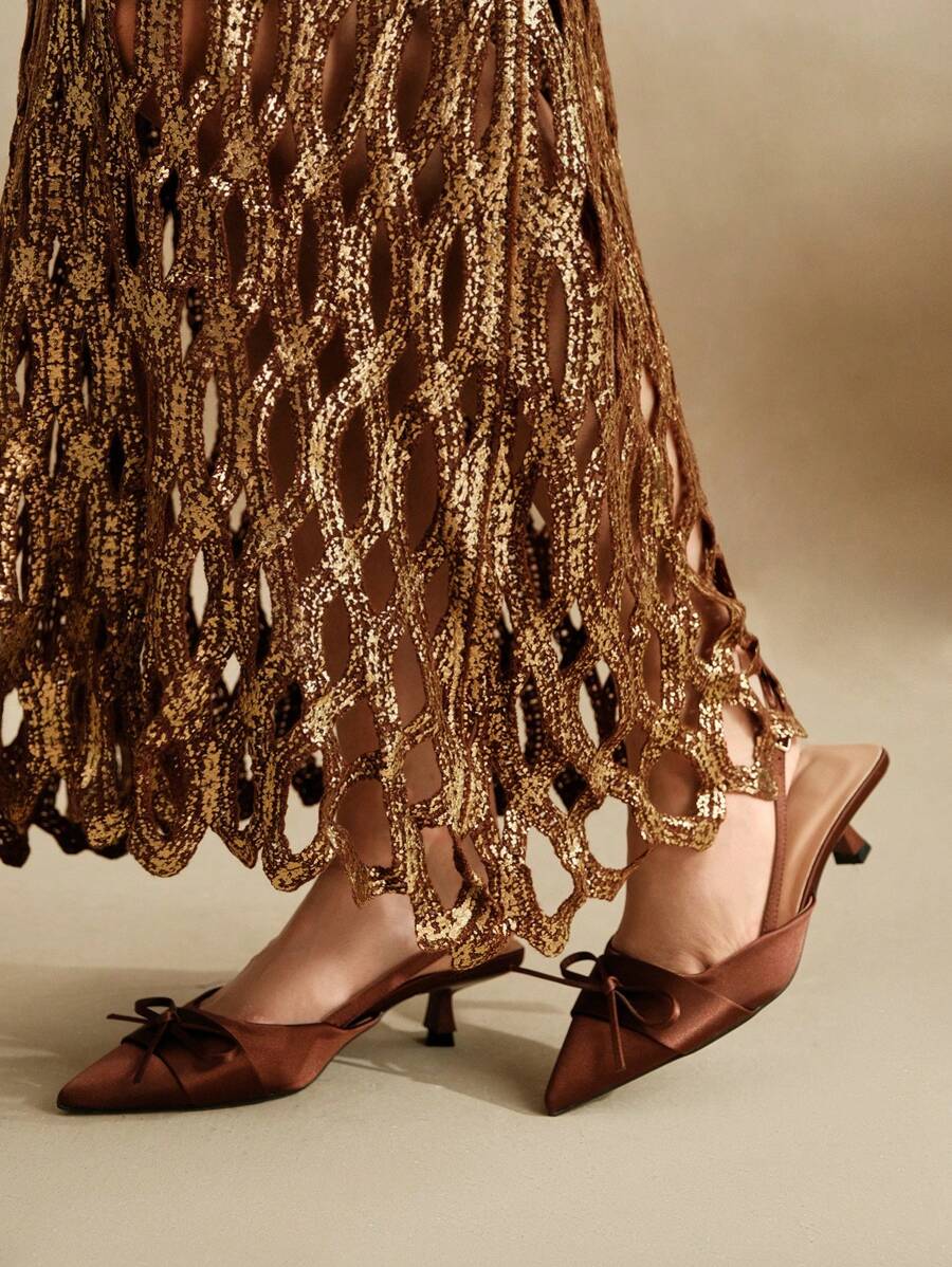 Saia Bordada com Folha de Ouro de Crochê