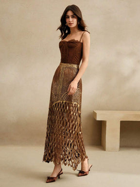 Saia Bordada com Folha de Ouro de Crochê