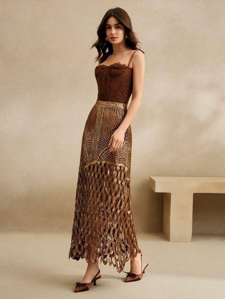 Saia Bordada com Folha de Ouro de Crochê