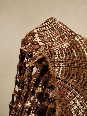 Saia Bordada com Folha de Ouro de Crochê