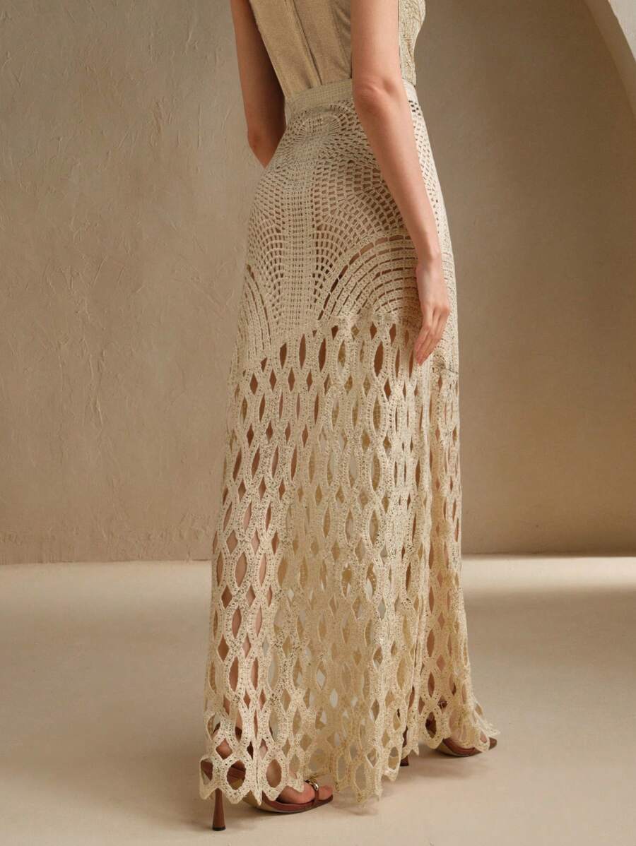 Saia Bordada com Folha de Ouro de Crochê