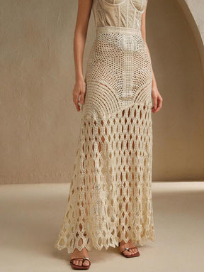 Saia Bordada com Folha de Ouro de Crochê