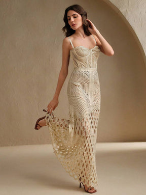 Saia Bordada com Folha de Ouro de Crochê