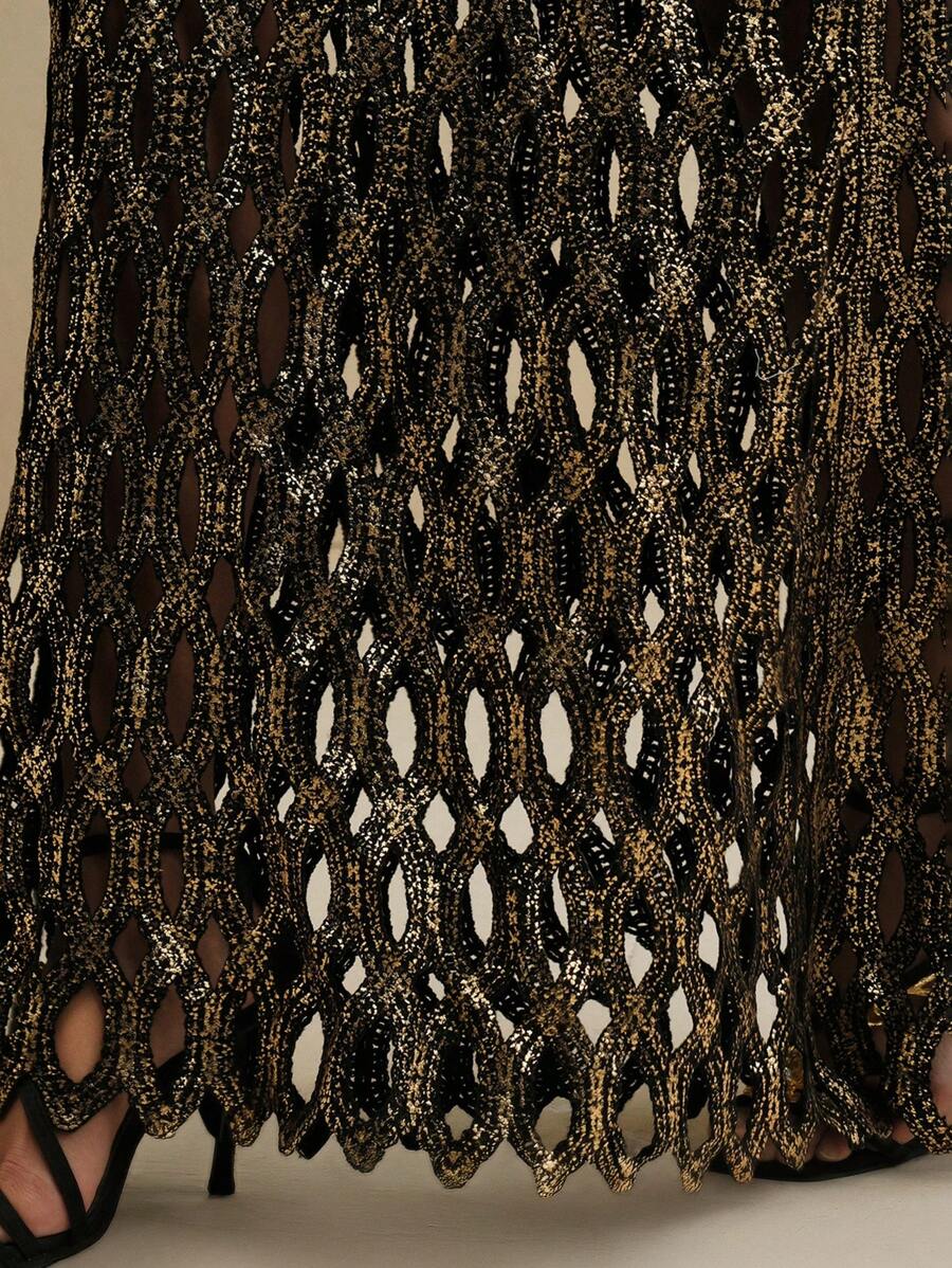 Saia Bordada com Folha de Ouro de Crochê