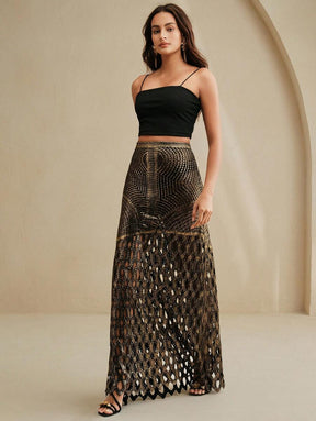 Saia Bordada com Folha de Ouro de Crochê