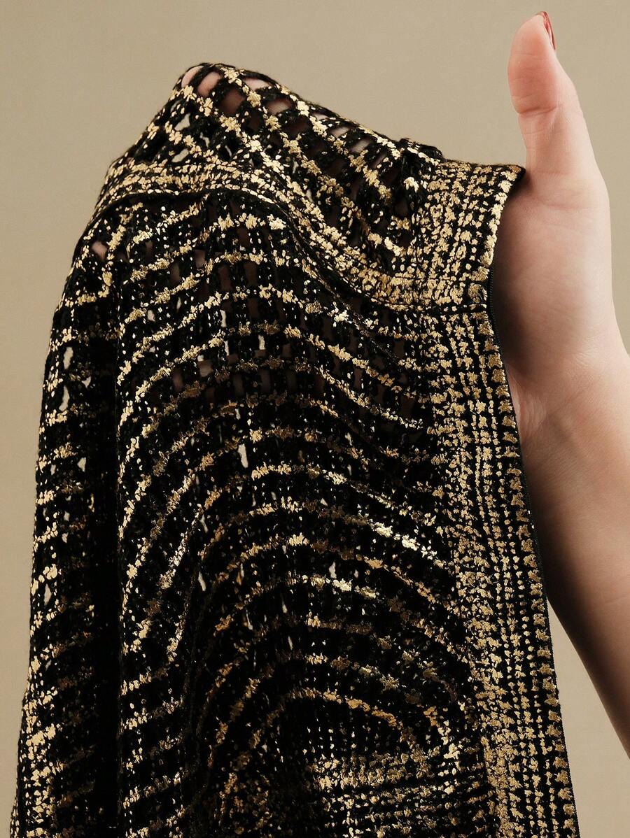 Saia Bordada com Folha de Ouro de Crochê