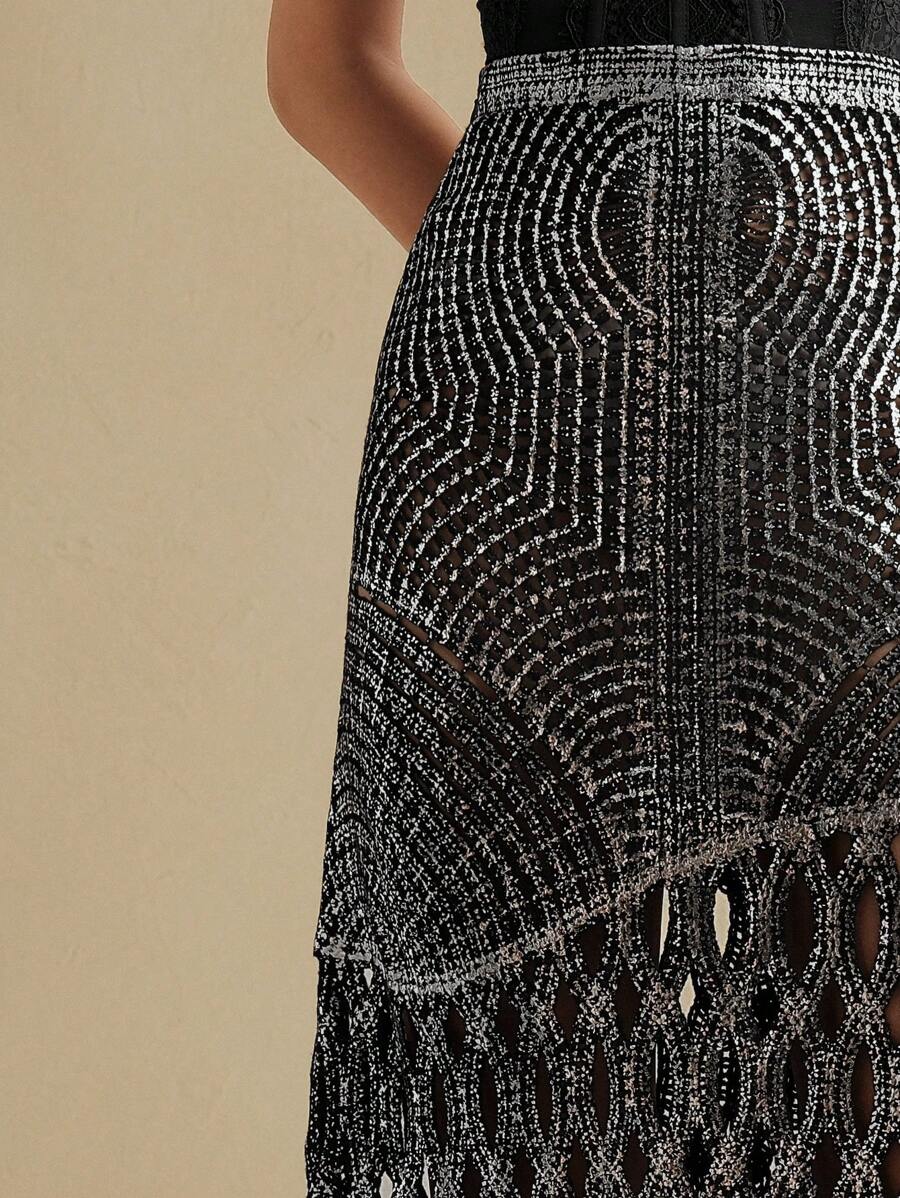 Saia Bordada com Folha de Ouro de Crochê