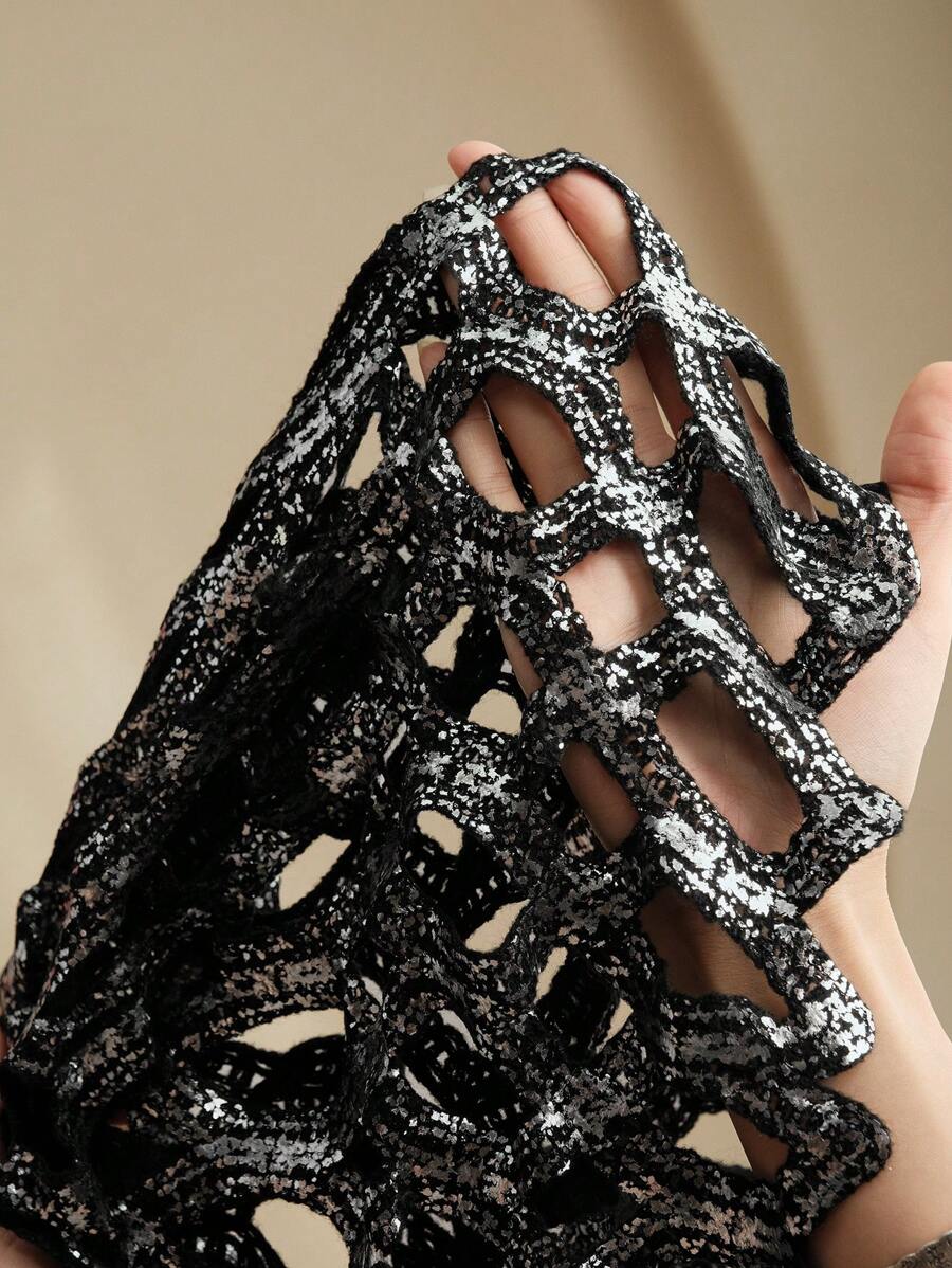 Saia Bordada com Folha de Ouro de Crochê